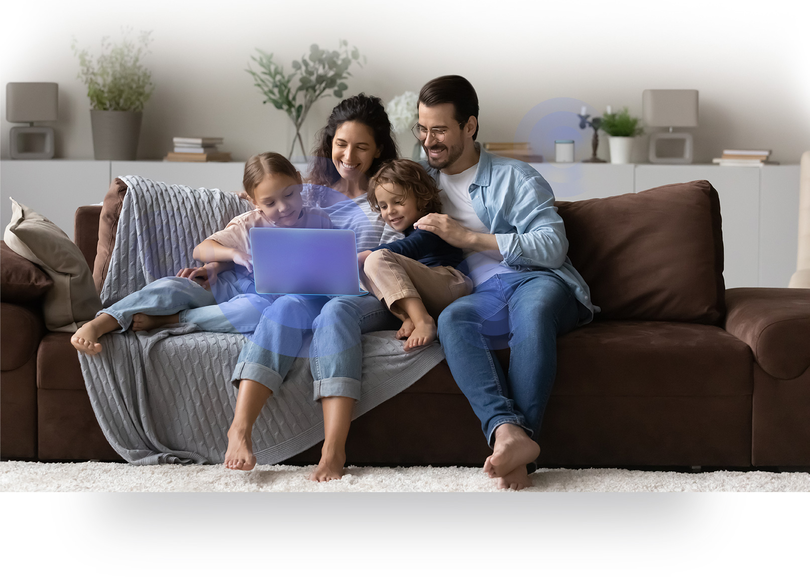 Family using devices while connected to the M32 mesh system.