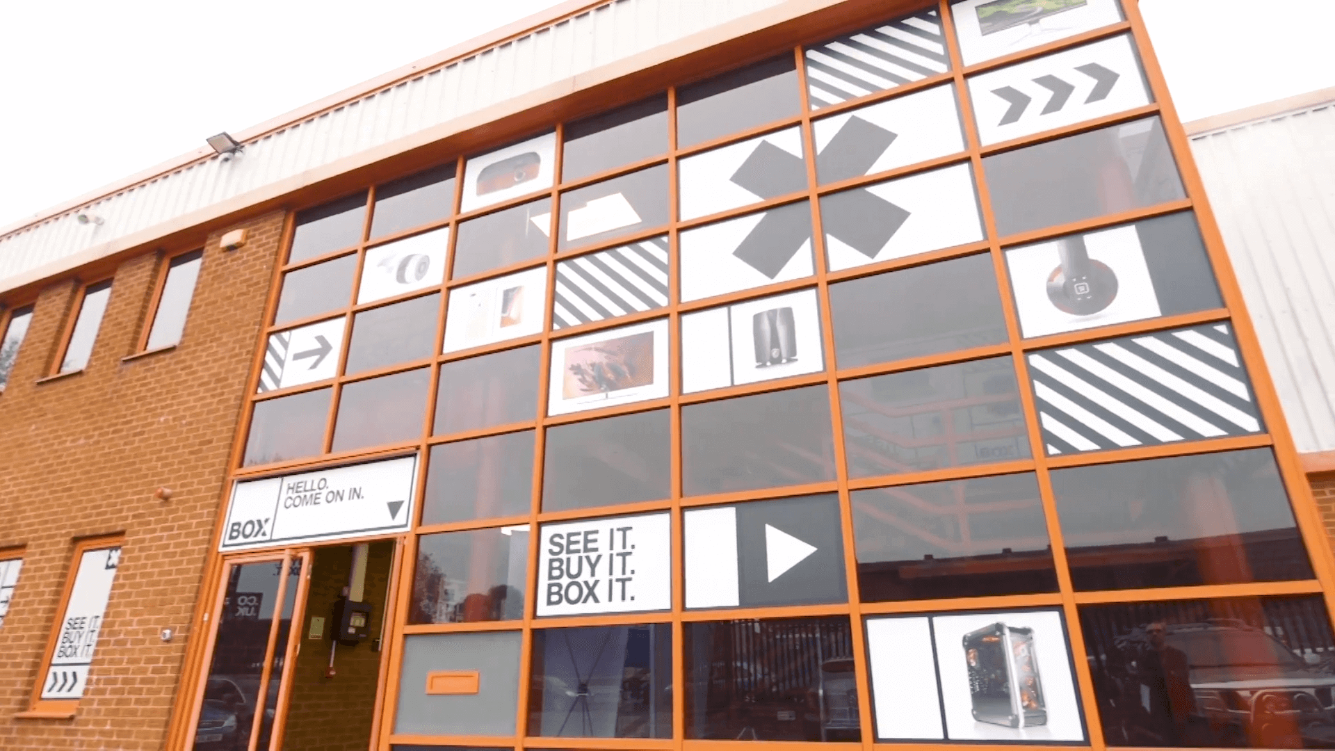Comprehensive warehouse and shop­front wireless network for an online e ...